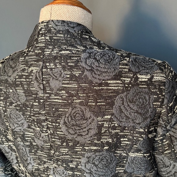 Women's Gianni Feraud Black Rose Blazer | Sz US 4 / EU 34| Brocade Fitted Jacket - Picture 4 of 10